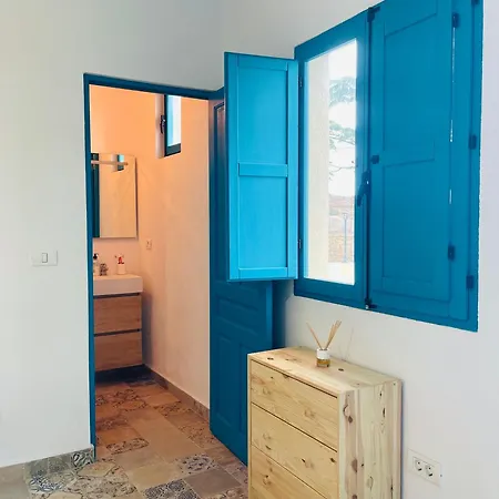 Cuevas - 3 Bed In A Serene Setting Feriehus